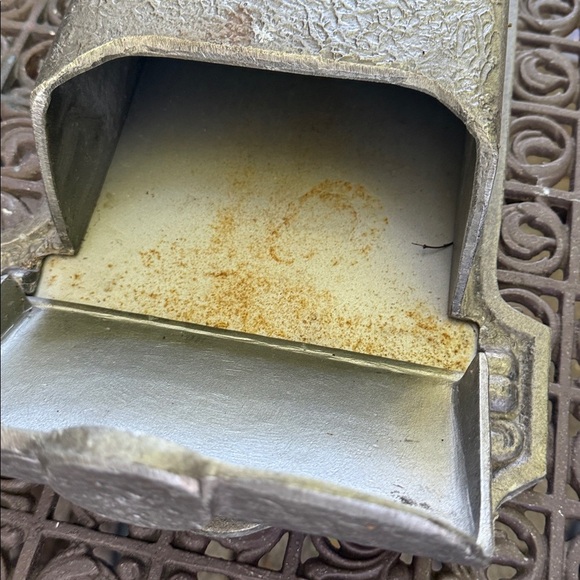 Vintage Cast Iron Mailbox Ornate Wall-Mounted. Pre-owned - Picture 5 of 10